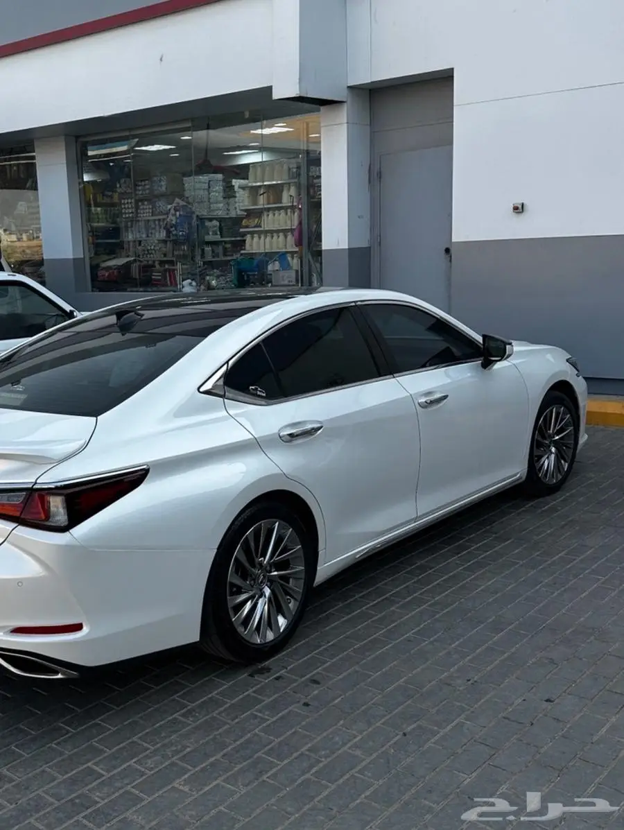 لكزس ES 350 موديل 2023 1