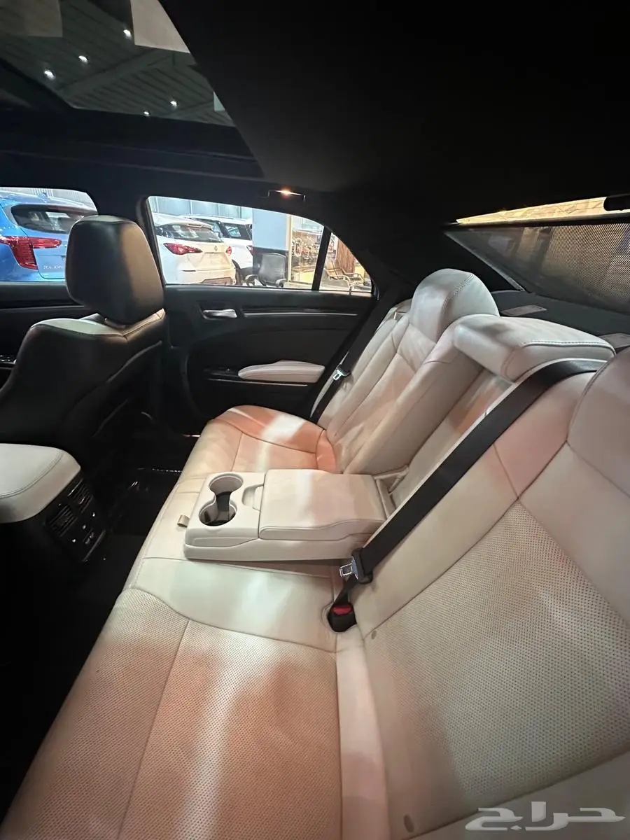 للبيع كرايسلر 300S V8 فل كامل موديل 2020 - نظافة وكالك 4