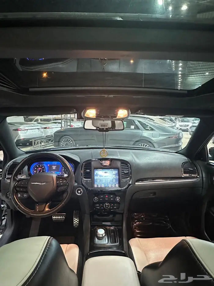 للبيع كرايسلر 300S V8 فل كامل موديل 2020 - نظافة وكالك 2
