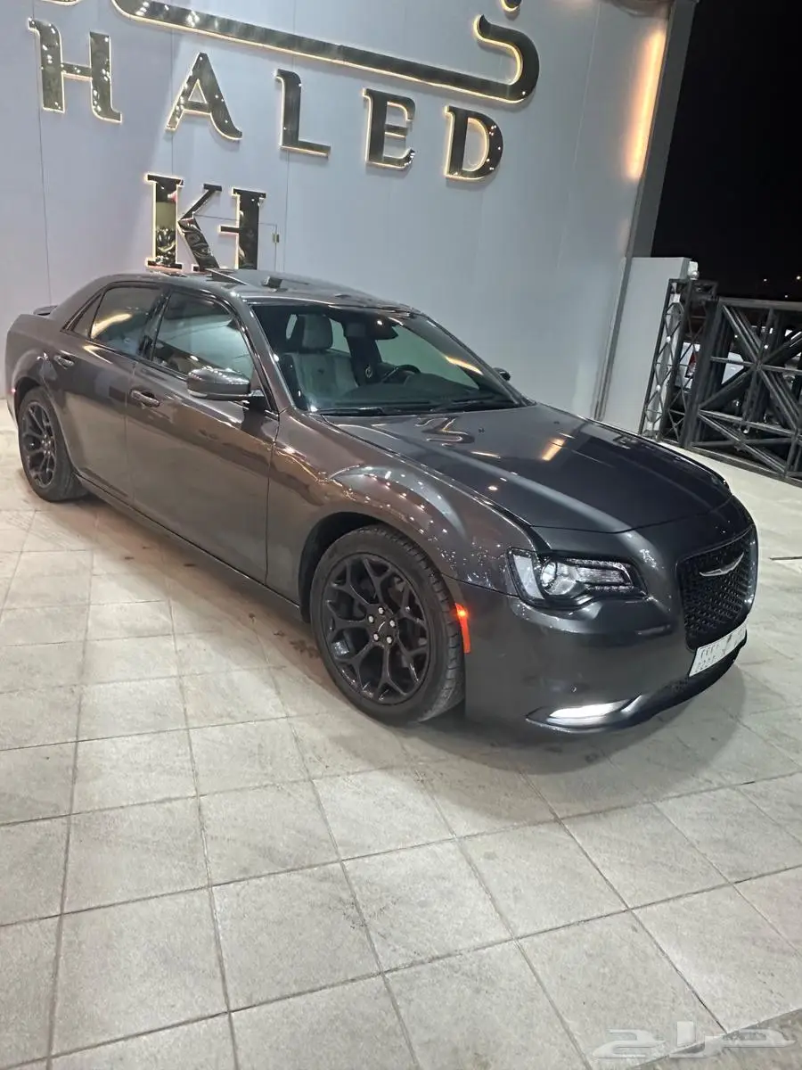 للبيع كرايسلر 300S V8 فل كامل موديل 2020 - نظافة وكالك 6