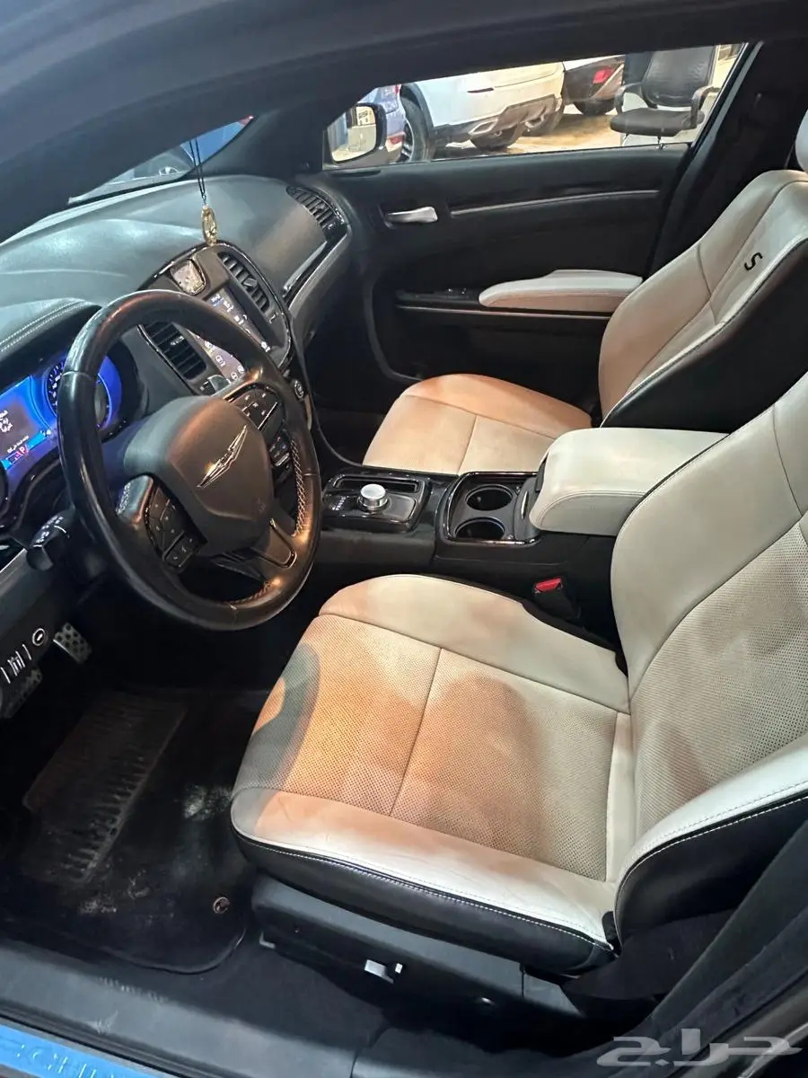 للبيع كرايسلر 300S V8 فل كامل موديل 2020 - نظافة وكالك 5