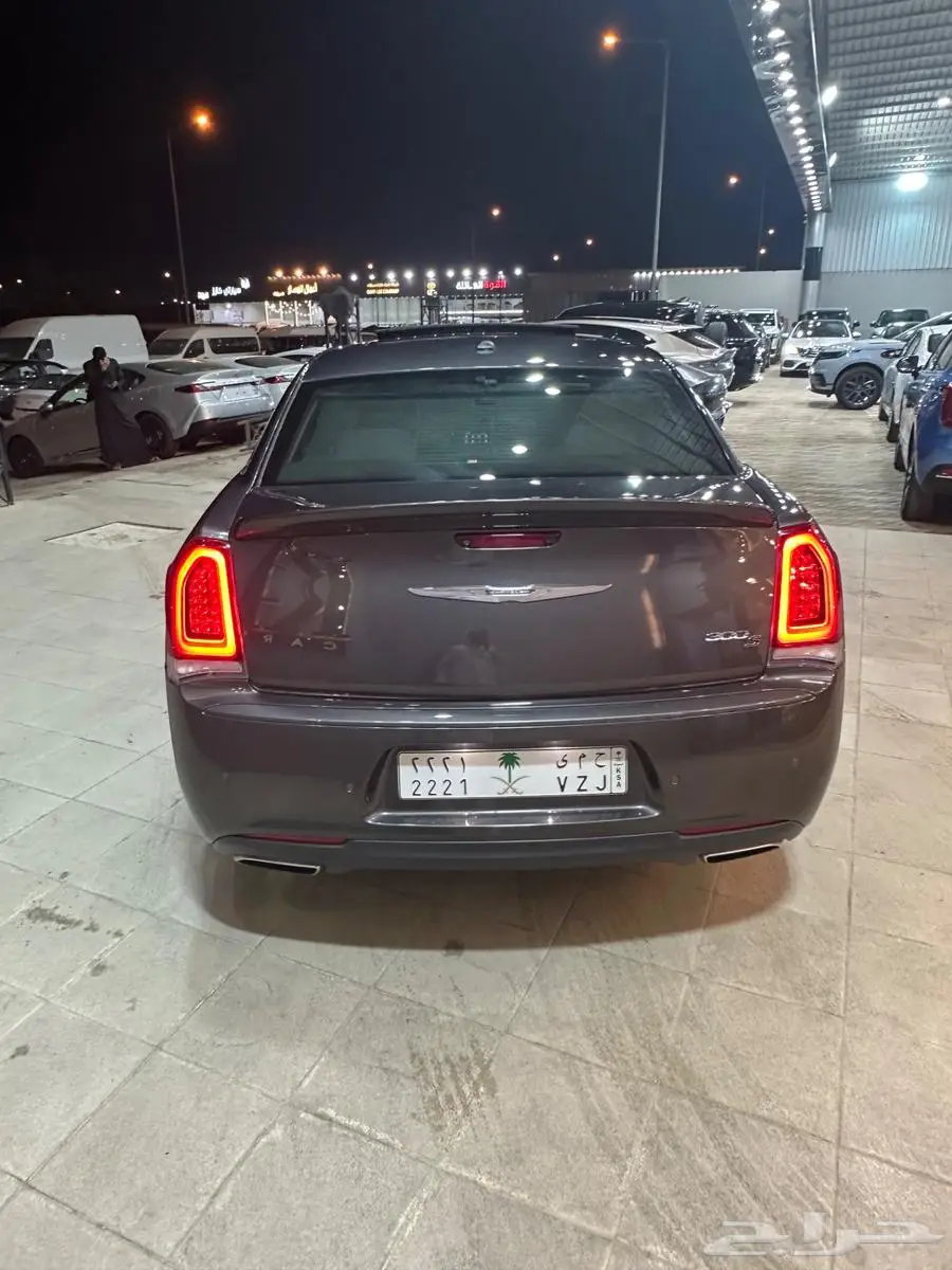 للبيع كرايسلر 300S V8 فل كامل موديل 2020 - نظافة وكالك 8
