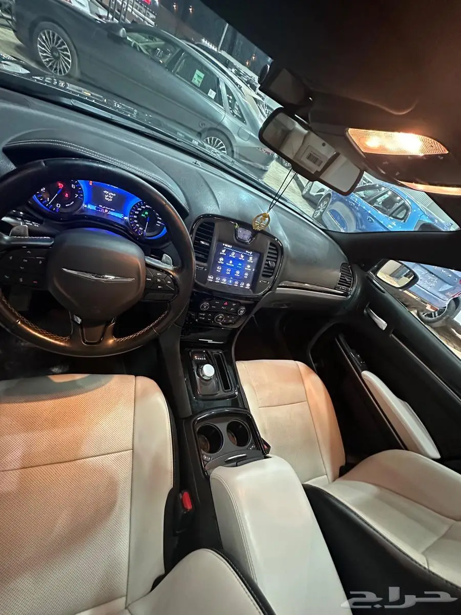 للبيع كرايسلر 300S V8 فل كامل موديل 2020 - نظافة وكالك 9