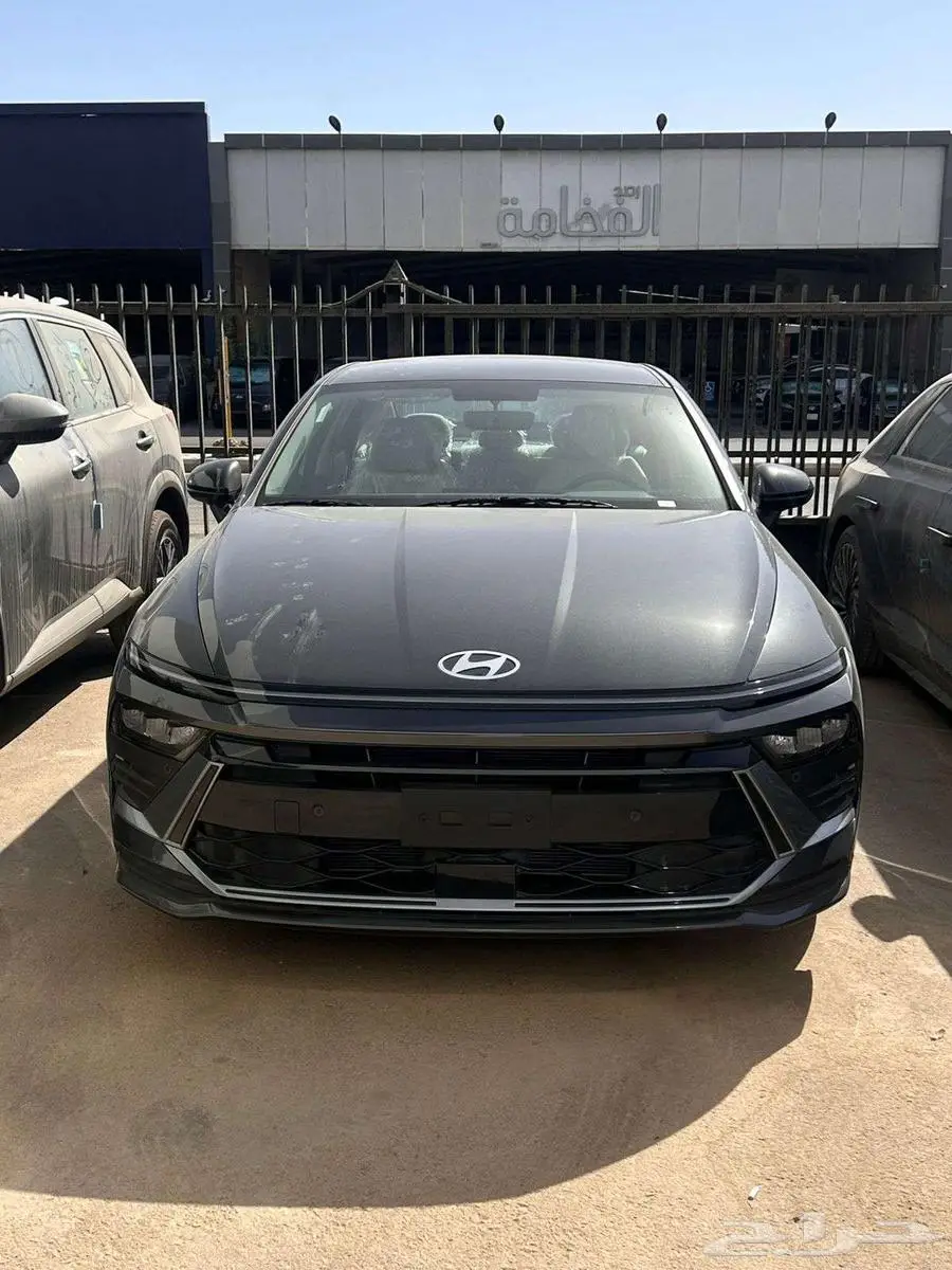هيونداي سوناتا 2025 لون رصاصي لامع 4