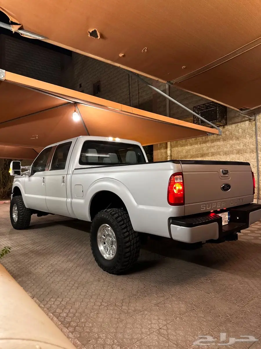 للبيع فورد F350 مخزن 8