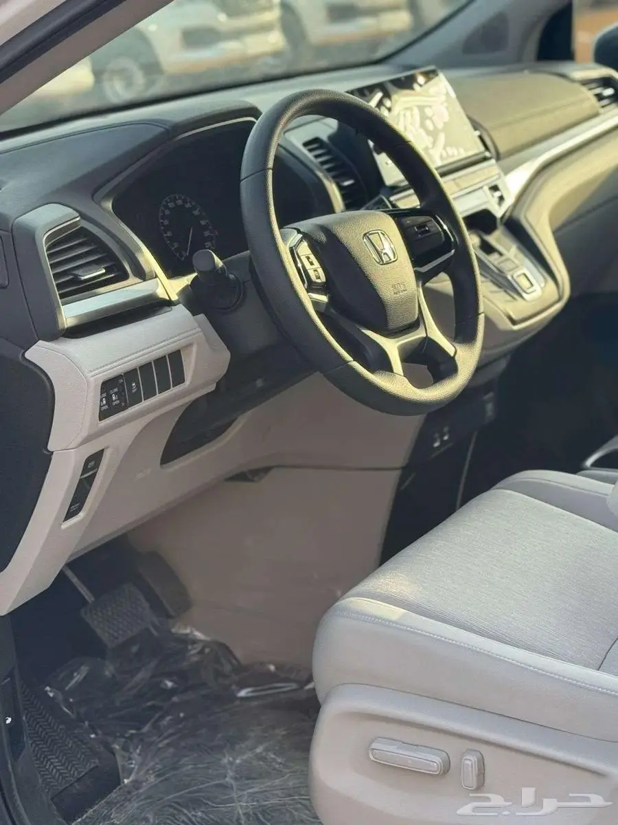 هوندا اوديسي LX موديل 2025 - اللون - ابيض - رمادي 5