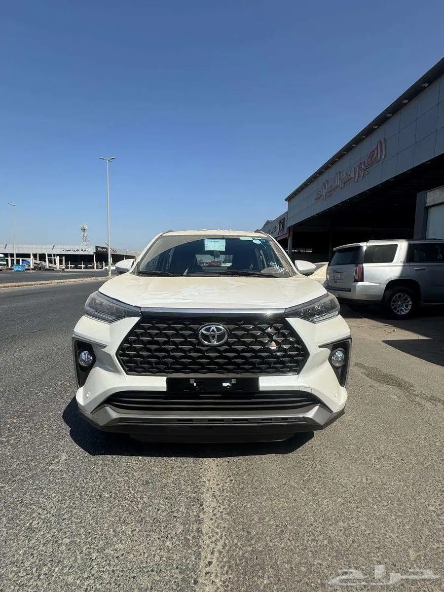تويوتا فيلوز فل كامل 1500 cc ابيض موديل 2025 4