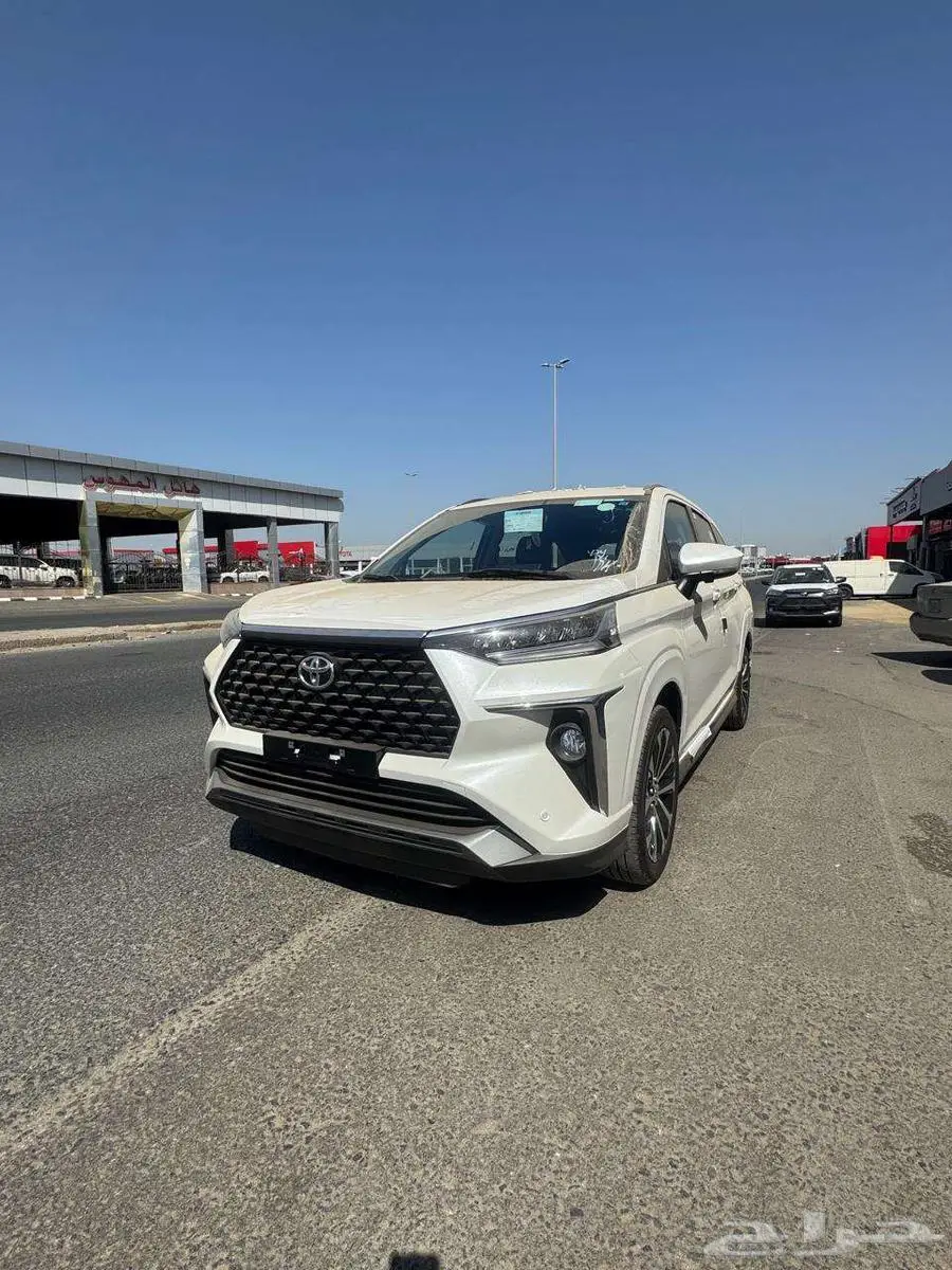 تويوتا فيلوز فل كامل 1500 cc ابيض موديل 2025 3