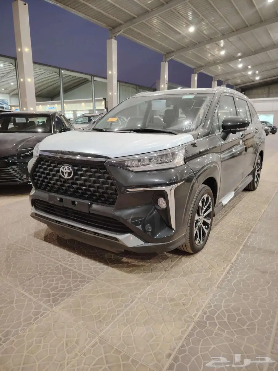 تويوتا فيلوز GLX بنزين 2025 فل كامل لون اسود 1