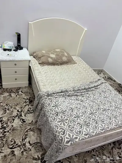 سرير نفر مع كمودينه 0