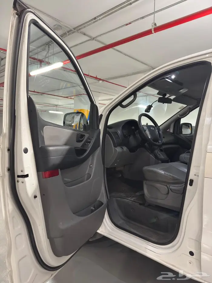 هيونداي فان ديزل H1 2015 نظيف 24