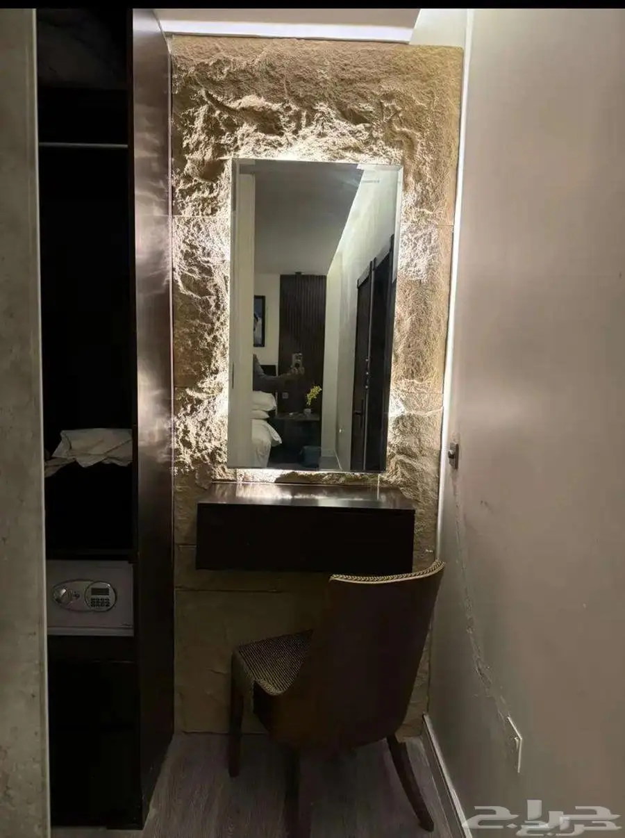 غرفة سويت مؤثثة للإيجار   حي المصيف  شمال الرياض ب 3500 4