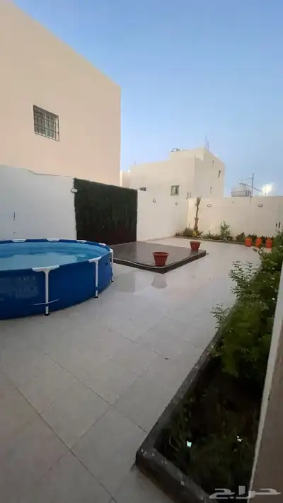 للبيع دورين معزولات بحي الوادي 5
