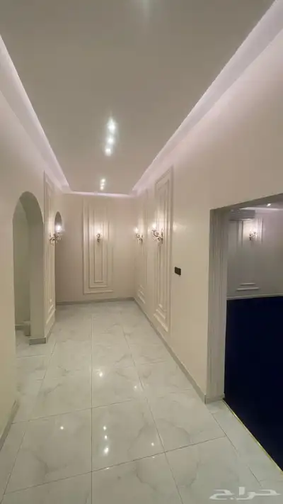 للبيع دورين معزولات بحي الوادي 7