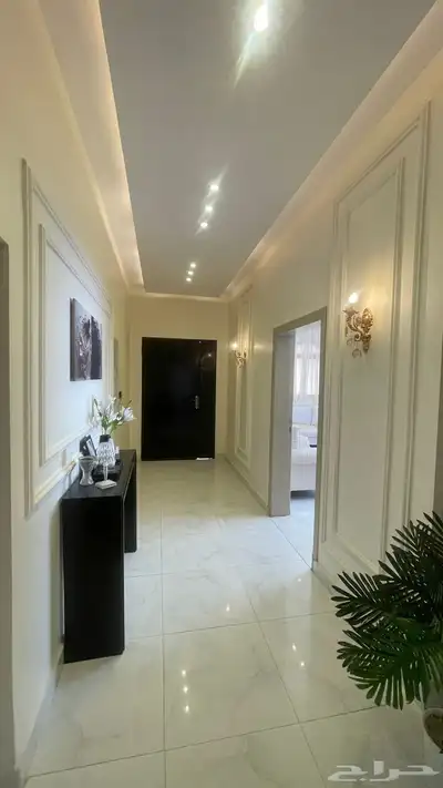 للبيع دورين معزولات بحي الوادي 10