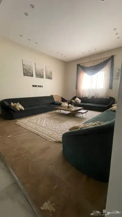 للبيع دورين معزولات بحي الوادي 11