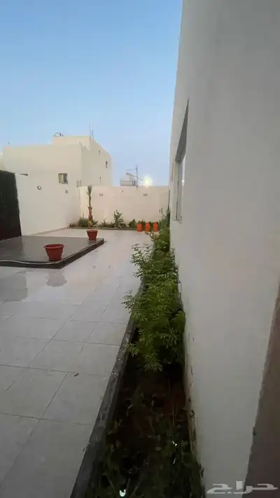 للبيع دورين معزولات بحي الوادي 6