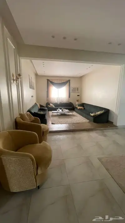 للبيع دورين معزولات بحي الوادي 8