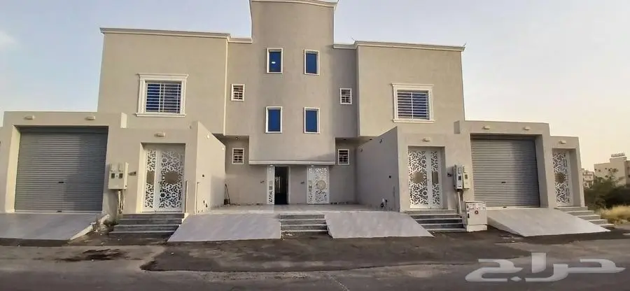 للبيع روف علوى مع ملحق بمدخل سياره من650 ألف حي النوربالخميس 0