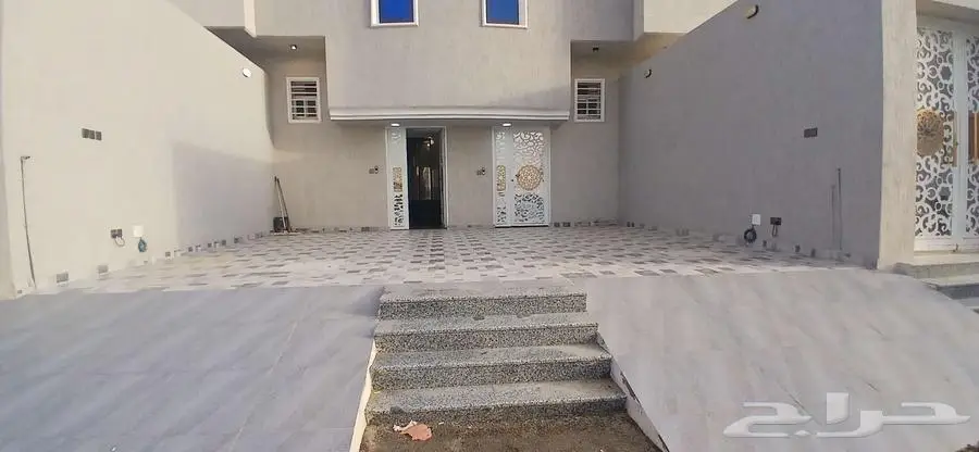 للبيع روف علوى مع ملحق بمدخل سياره من650 ألف حي النوربالخميس 1