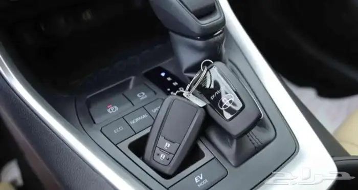 افضل العروض التمويليه تويوتا راف فور LE دفع امامي هايبرد 25 10