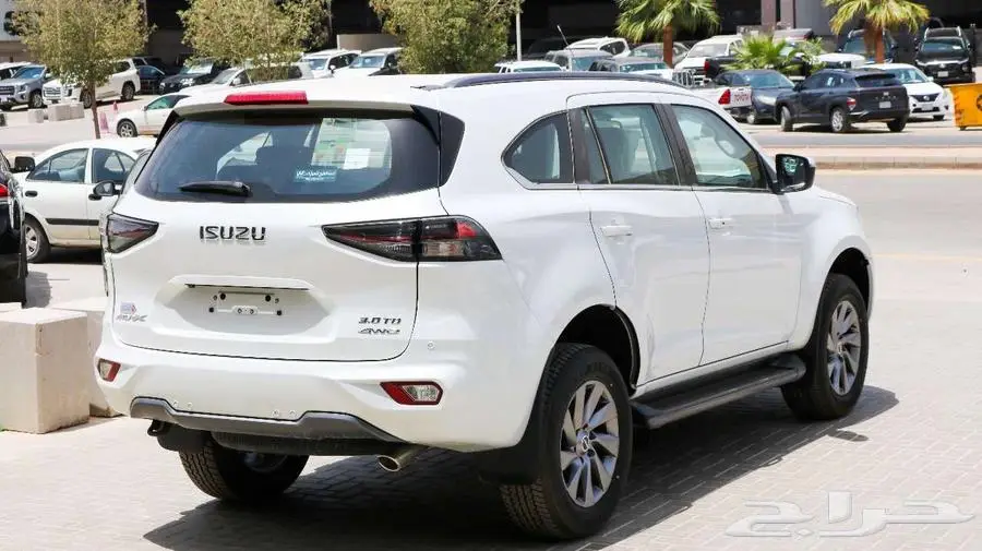 جيب ايسوزو MUX فل كامل موديل 2025 متوفر كاش  اقساط 8