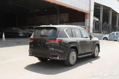 لكزس 2025 LX 600 F SPORT اسود داخل احمر كاش فقط 5
