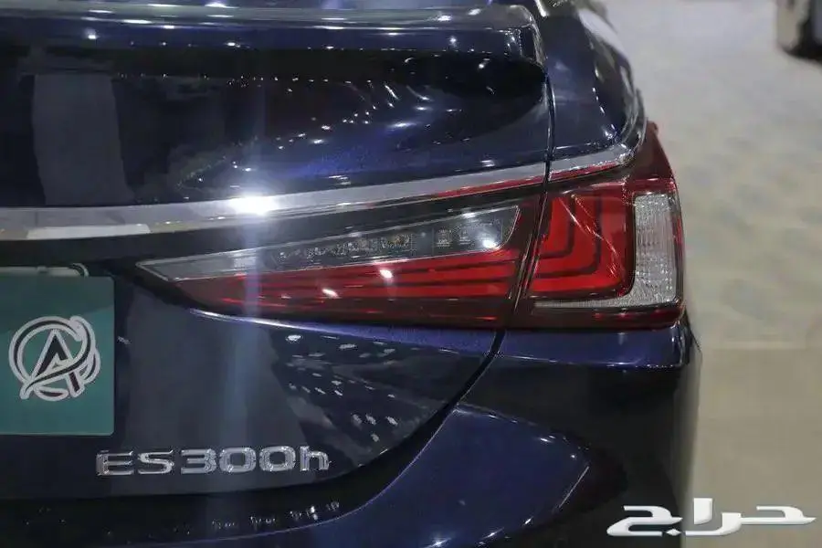 ليكزس ES 300 H فتحة سقف جلد هايبرد اربعة سلندر موديل 2022 7