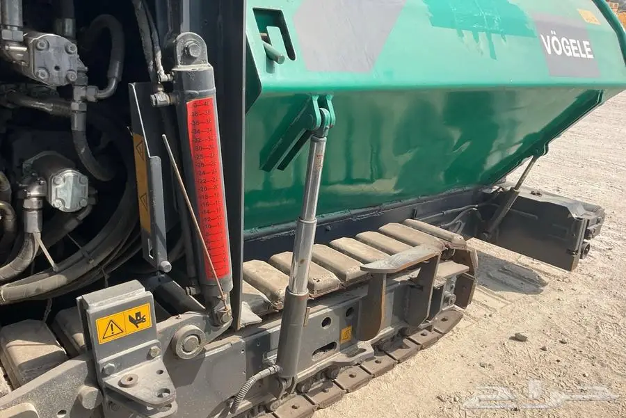 للبيع فرادة إسفلت Vogele Super S1800-2L موديل 2016 4