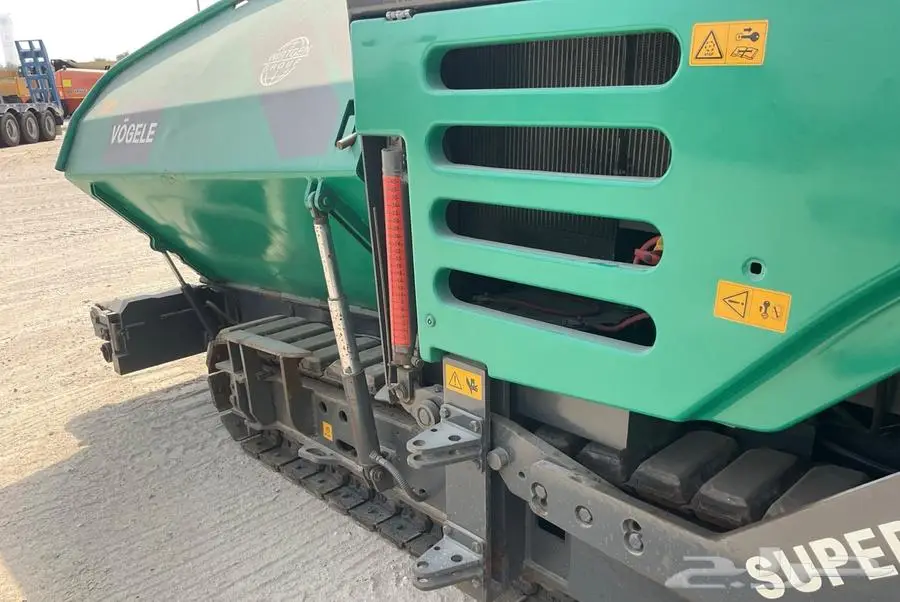 للبيع فرادة إسفلت Vogele Super S1800-2L موديل 2016 3