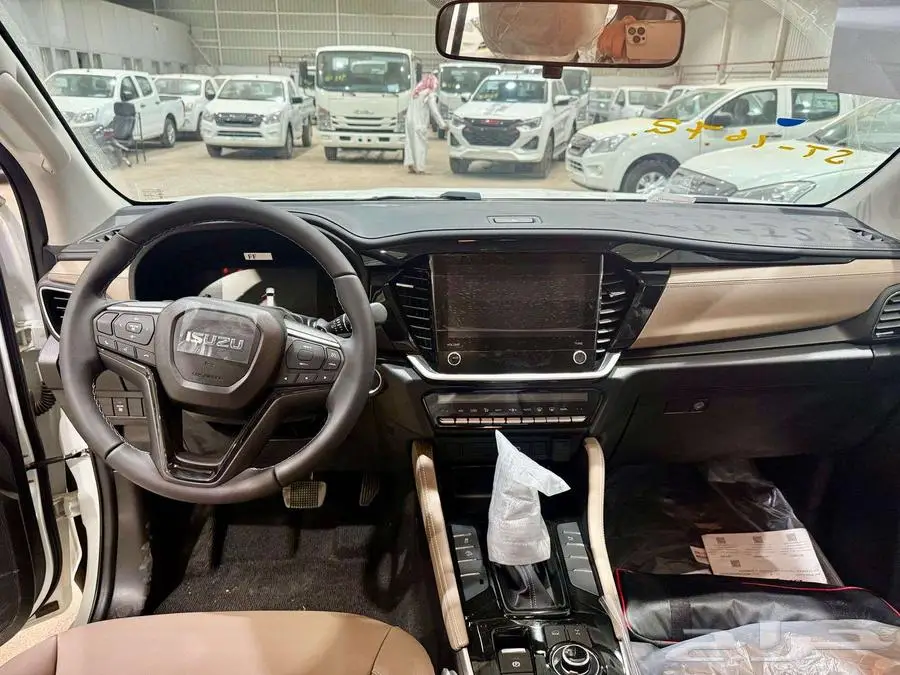ايسوزو جيب ام يو اكس فل كامل دبل توماتيك 2025 الشكل الجديد 2