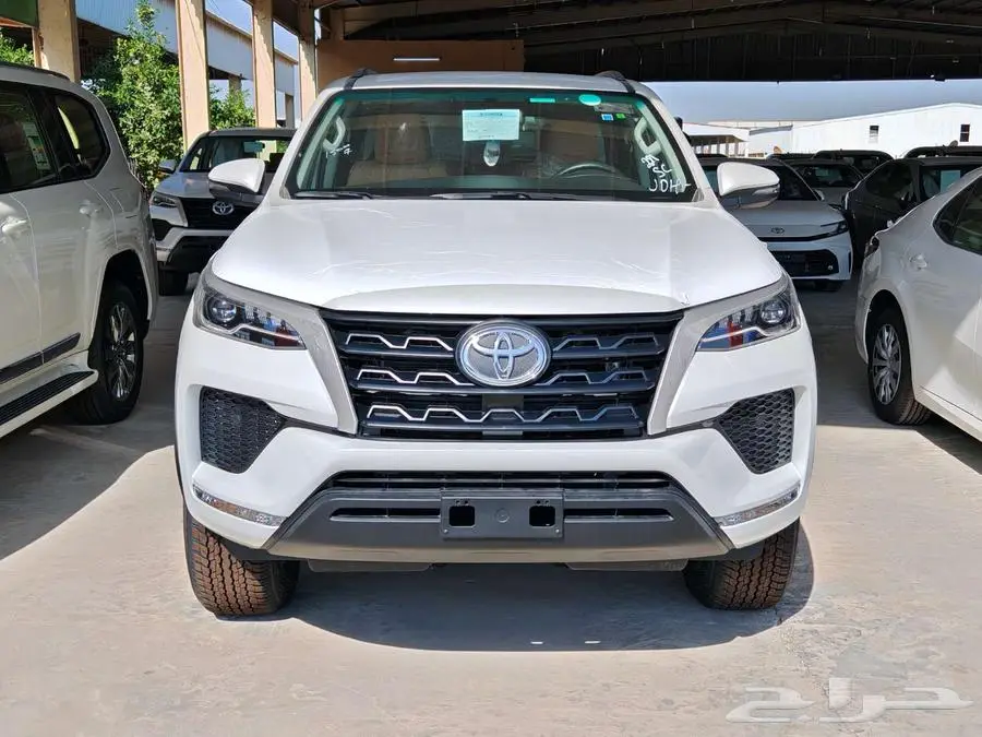 فورتشنر GX2 4X4 بنزين. 2025 دبل 125.000 كاش 0