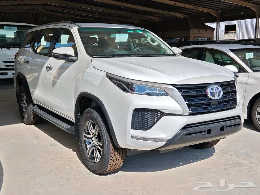 فورتشنر GX2 4X4 بنزين. 2025 دبل 125.000 كاش 2