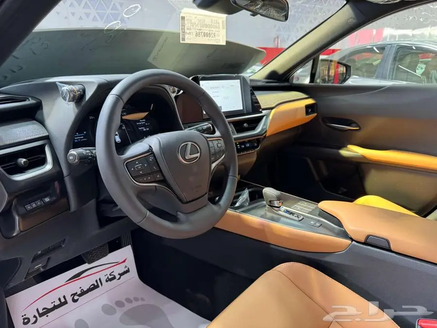 لكزس UX300 AH 2024 8