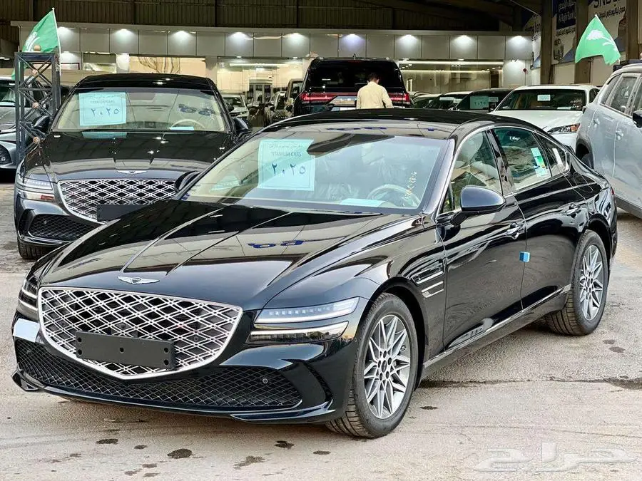 جنسيس G80 برستيج 2025 لون اسود و رمادي 1