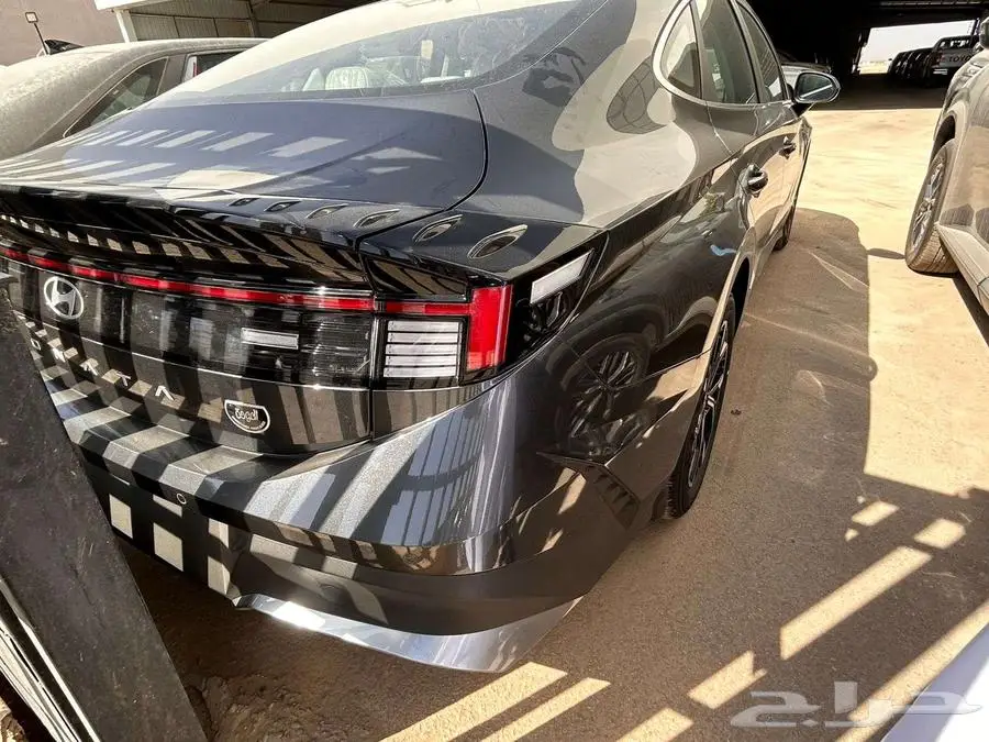 هيونداي سوناتا 2025 لون رصاصي لامع 2
