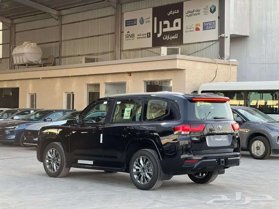لاندكروزر GXR L4 جلد ابواب شفط (بريمي) 2025 كاش واقساط 4