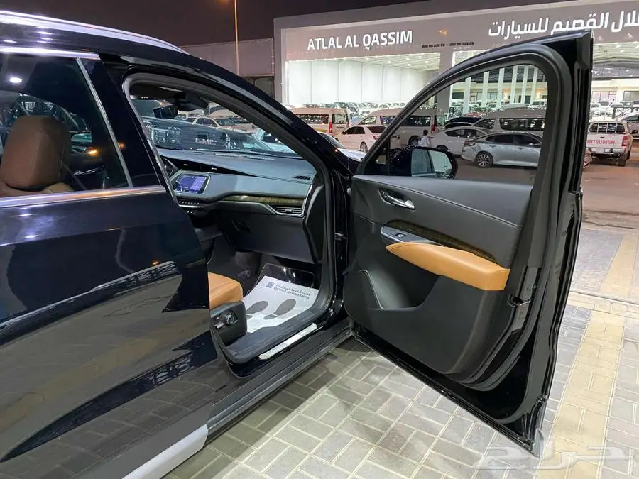 كاديلاك اكس تي 4 موديل 2023 اسود فل سعودي ماشيه 20 الف كم 14