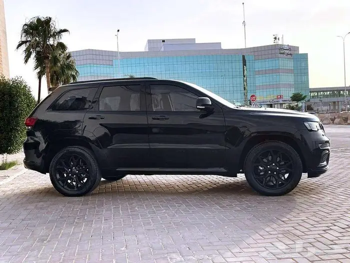 Jeep Grand Cherokee Limited S Black Edition 11