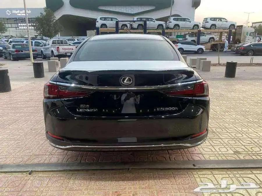 لكزس ES 300 AH هايبرد 2025 سعودى اسود 11