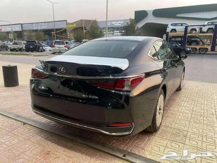 لكزس ES 300 AH هايبرد 2025 سعودى اسود 6