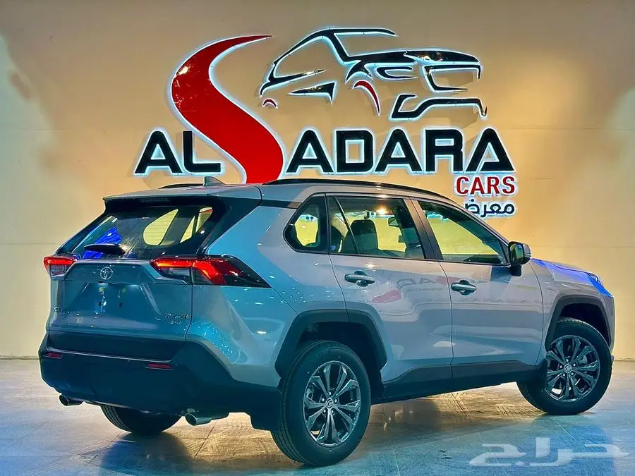 تويوتا راف فور نص فل xle بنزين 2025 15