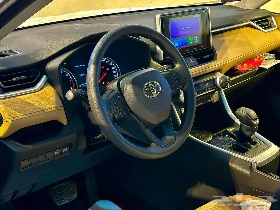 تويوتا راف فور نص فل xle بنزين 2025 12