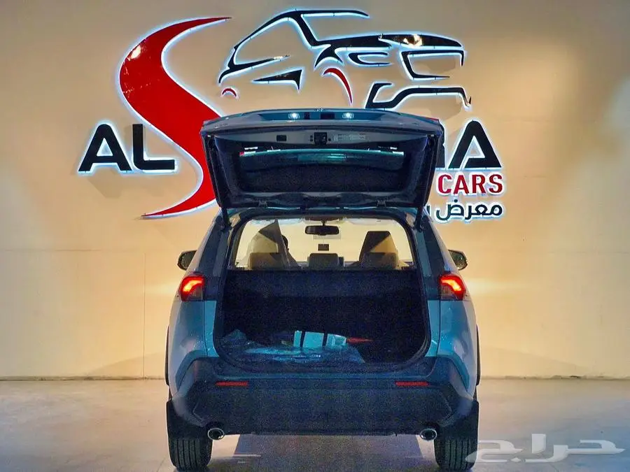 تويوتا راف فور نص فل xle بنزين 2025 16
