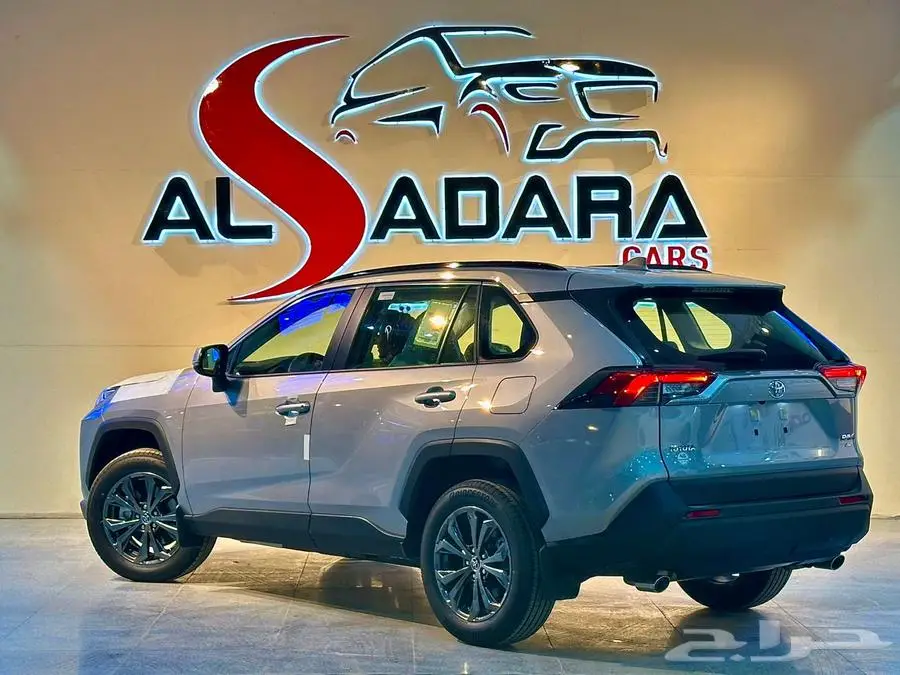 تويوتا راف فور نص فل xle بنزين 2025 18
