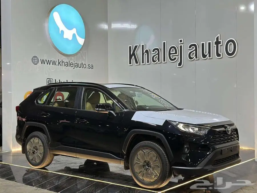 تويوتا راف فور بنزين XLE نص فل 2025 1