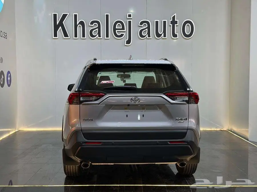 تويوتا راف فور بنزين XLE نص فل 2025 4