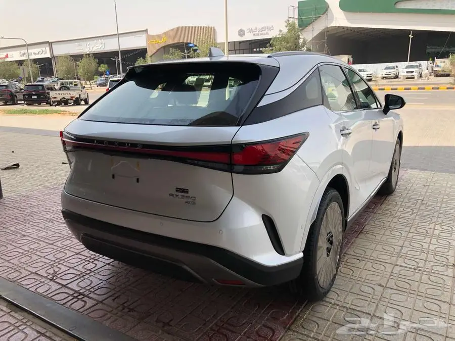 لكزس RX350 BB 2025 تيتانيوم داخلي بني -ابيض داخلي بني سعودي 26