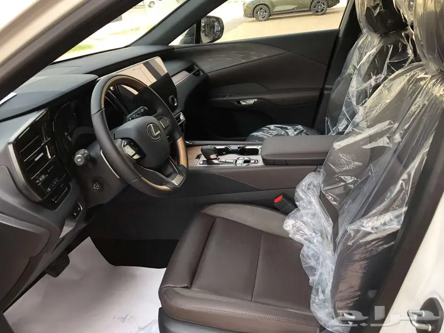 لكزس RX350 BB 2025 تيتانيوم داخلي بني -ابيض داخلي بني سعودي 24