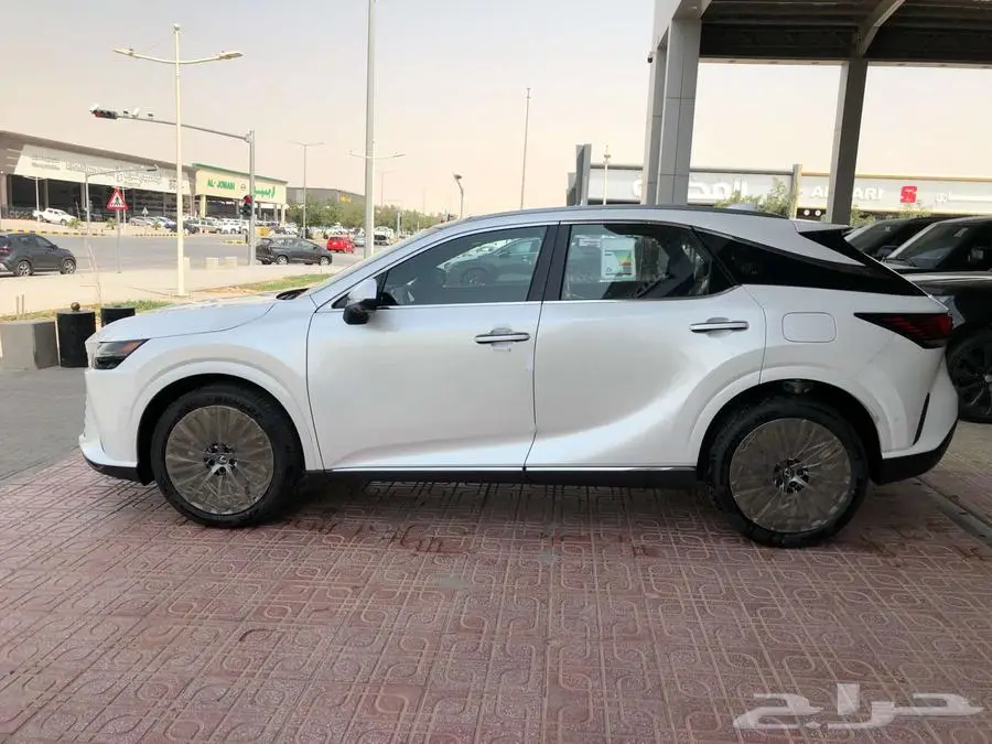 لكزس RX350 BB 2025 تيتانيوم داخلي بني -ابيض داخلي بني سعودي 17